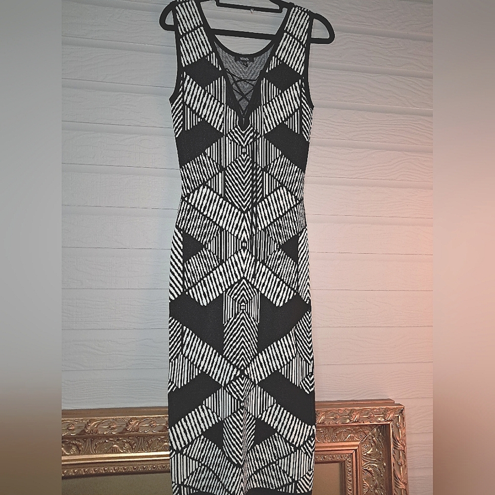 EUC XOXO Black n White Sheath Midi Dress Sleeveless V-Neck Cocktail - Picture 6 of 15